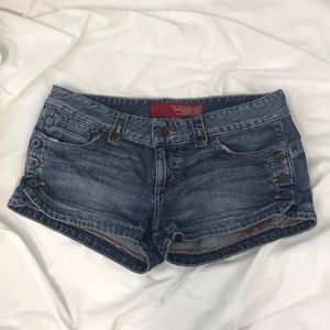 Guess •81 Jeans Denim Shorts Size 30